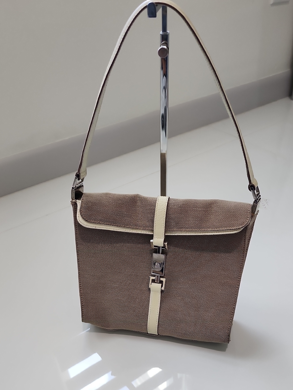 Gucci Jackie Classic Canvas And Leather Shoulder Bag with Cream Trim